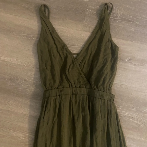 Lulu's Lost in Paradise Green Maxi Dress V-Neck Pleated Sundress - Picture 7 of 8